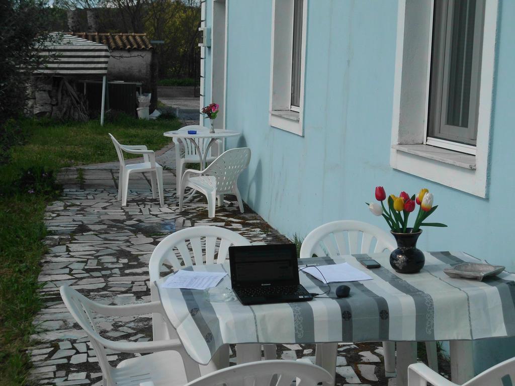 Tom'S House Skriperon Exterior foto